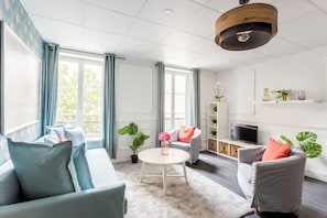 Apartment, City View | Living area | 43-inch Smart TV with cable channels, Netflix, streaming services