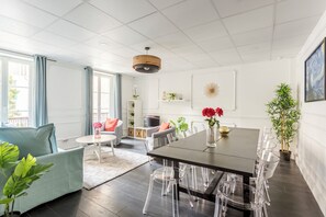 Apartment, City View | Living area | 43-inch Smart TV with cable channels, Netflix, streaming services