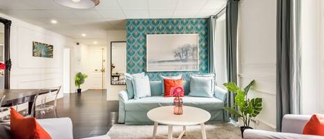 Apartment, Stadtblick | Wohnbereich