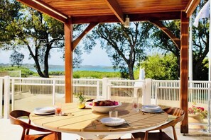 Outdoor dining - 5* Villa Joséphine - Cap Est (Le François)