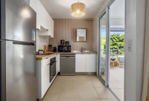 Kühlschrank, Mikrowelle, Ofen, Geschirrspüler