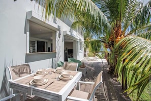 Outdoor dining - Vert Olivier- Vue Mer & Sérénité (Les Trois-Îlets)