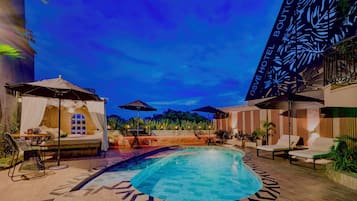 プレミアム スイート プールビュー | 部屋からの景観