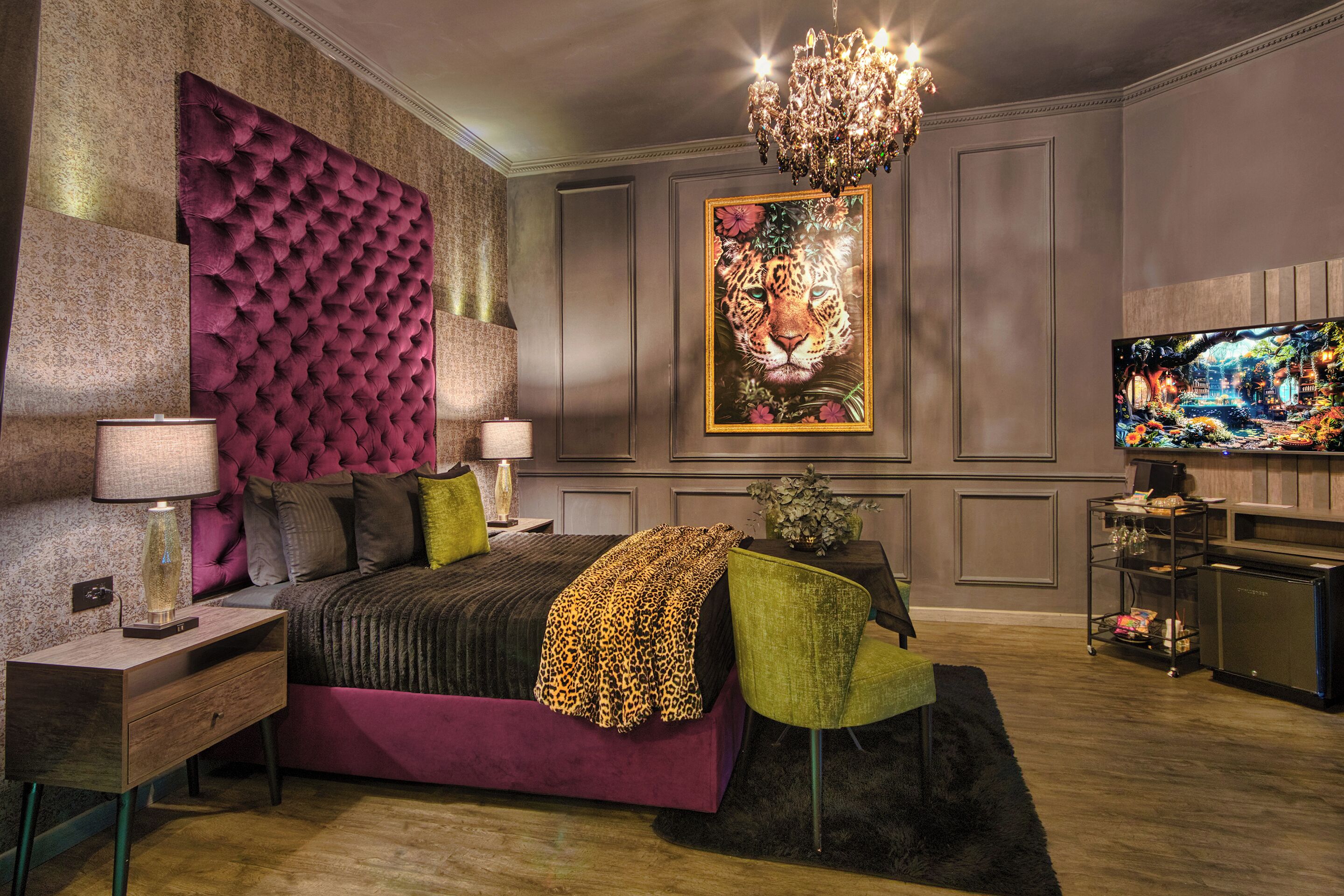 Suite Premium, pemandangan kolam renang | Brankas, tirai kedap cahaya, setrika/meja setrika, dan Wi-Fi gratis