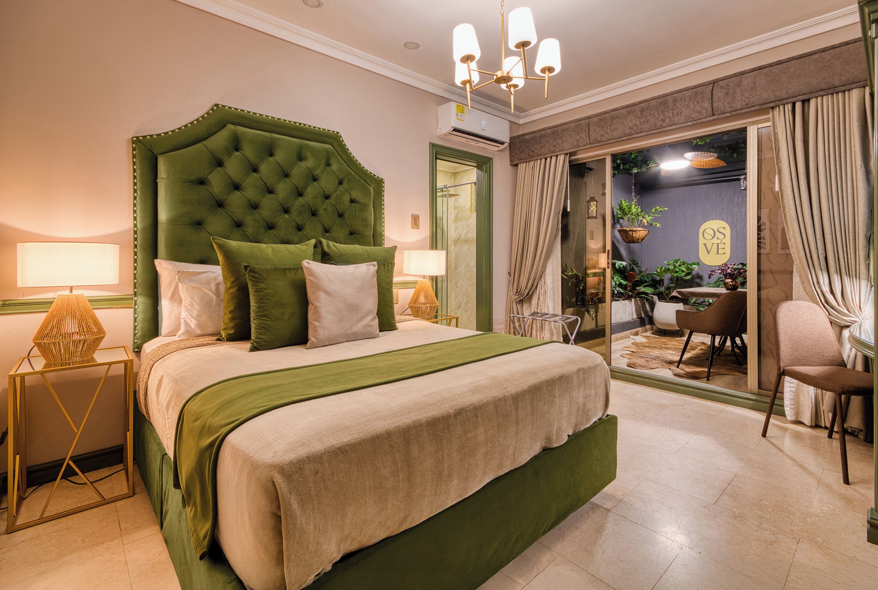 Kamar Klasik, pemandangan halaman | Brankas, tirai kedap cahaya, setrika/meja setrika, dan Wi-Fi gratis