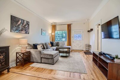 Mod Downtown Perfection | 3BD w/ Patio | Fast WIFI