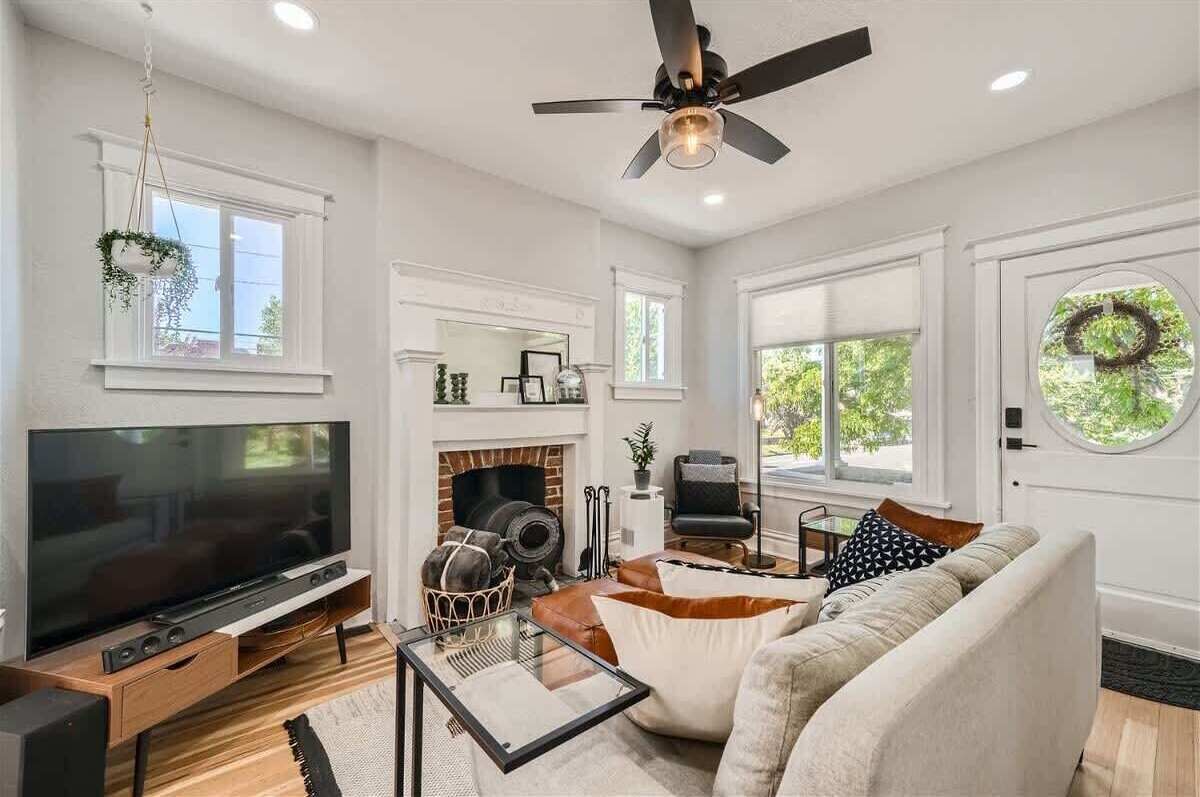 TV, fireplace, offices