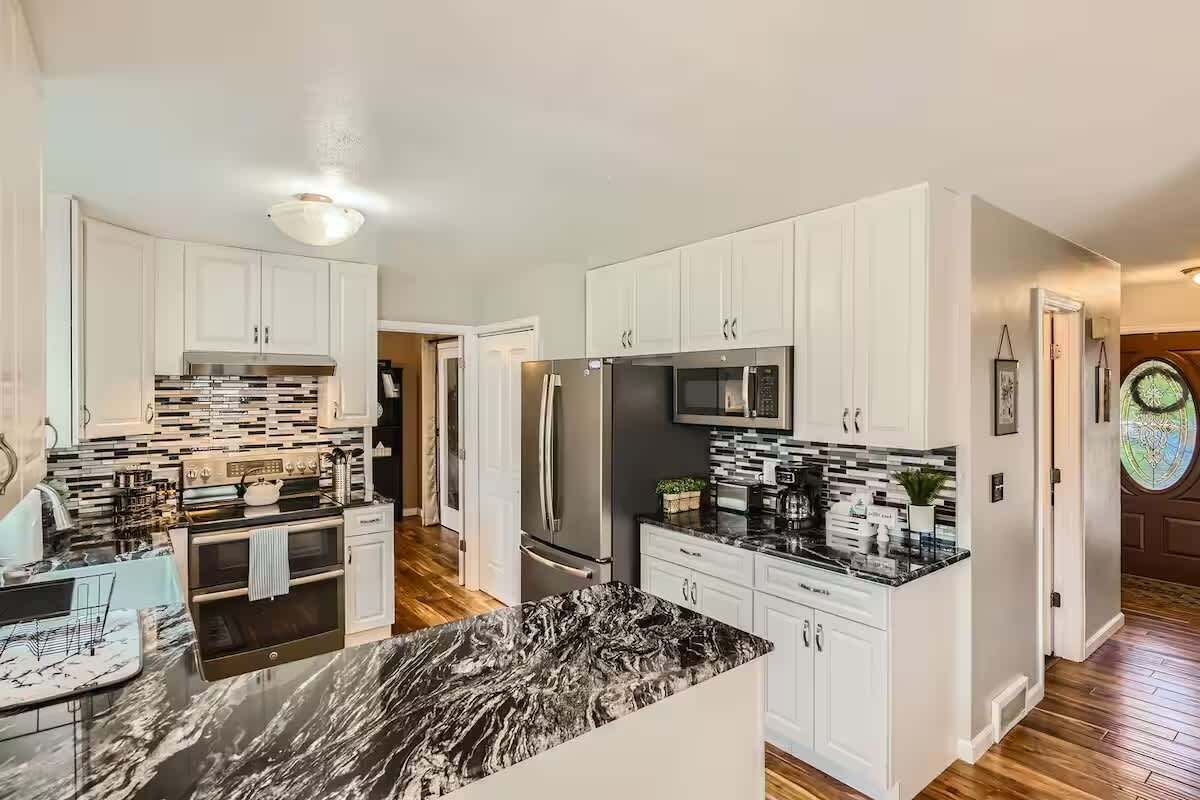 Microondas, horno, parrilla de estufa y lavavajillas 