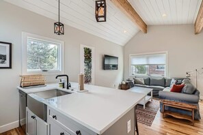 Interior - Berkeley Hidden Gem 1BR, Full Kitchen w Patio (Denver)