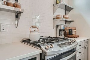 Fridge, microwave, oven, stovetop - Berkeley Hidden Gem 1BR, Full Kitchen w Patio (Denver)