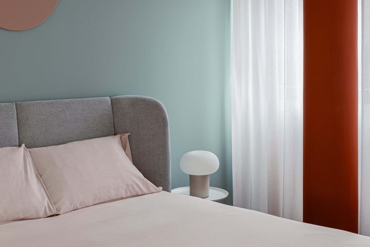 Giada Room | Una scrivania, culle/letti per bambini (a pagamento), culla da viaggio