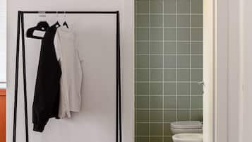 Escritorio, cunas, cuna de viaje y wifi gratis