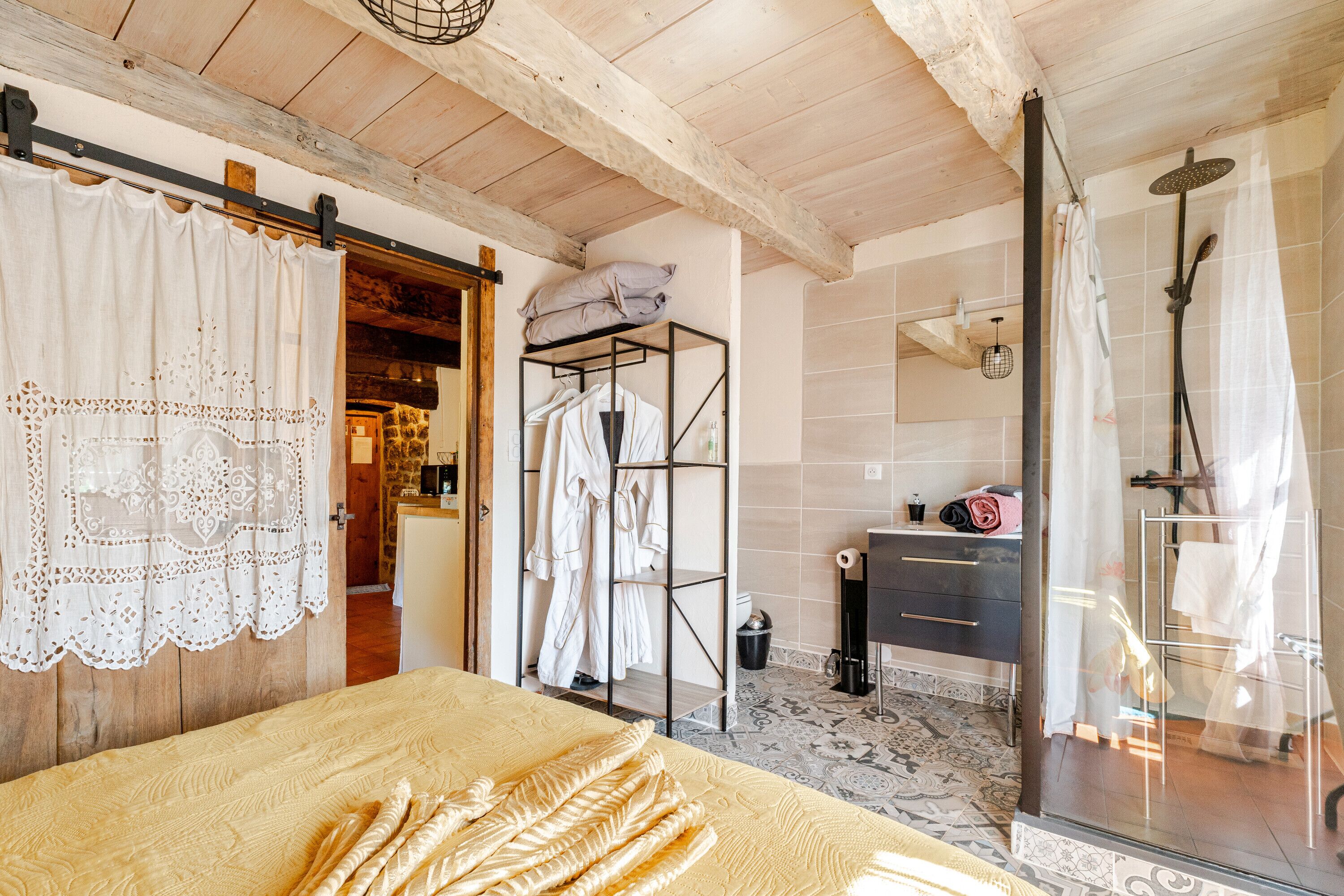 1 makuuhuone, silitysrauta/-lauta, Wi-Fi, vuodevaatteet