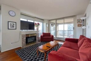 Room - LXY Condo (Vancouver)