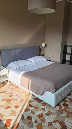 Spacious two-bedroom apartment. 750 meters from Linate Airport.