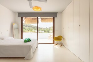 Bügeleisen/Bügelbrett, Internetzugang, Bettwäsche