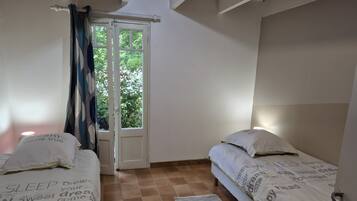 3 bedrooms, WiFi, bed sheets