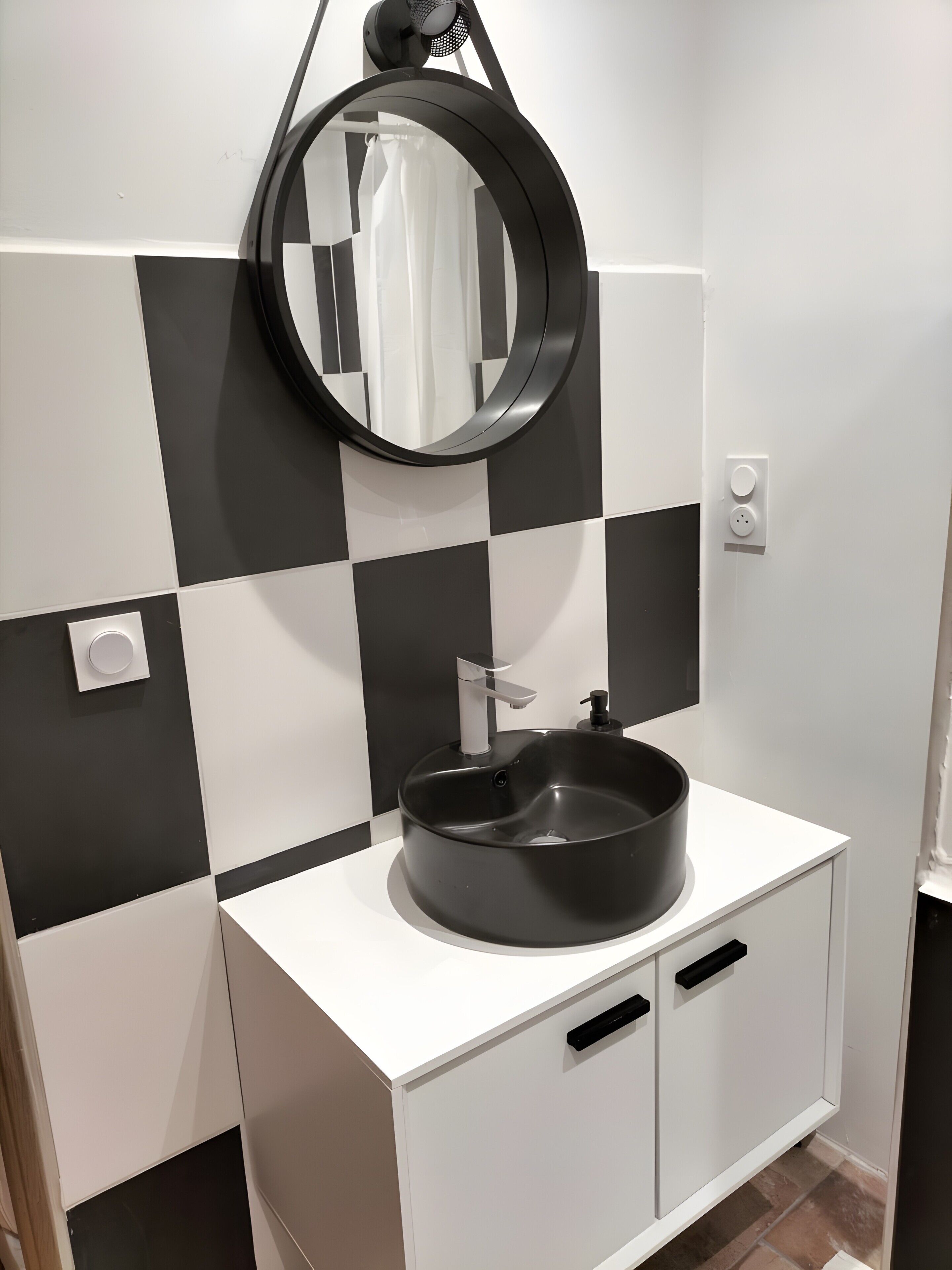 Douche, sèche-cheveux