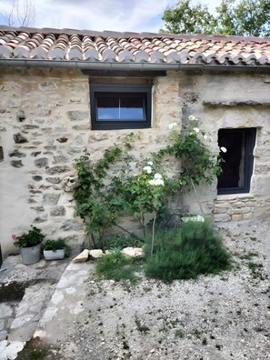 Exterior detail - Gite Le Soupadou – La Framie – Charm, Comfort and Nature in Albas (Albas)