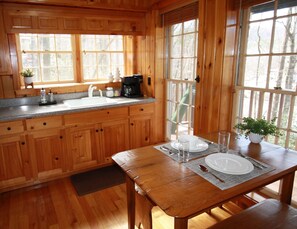 Fridge, microwave, oven, stovetop - Haus in the Heart of Helen - Lower Level Suite (Helen)