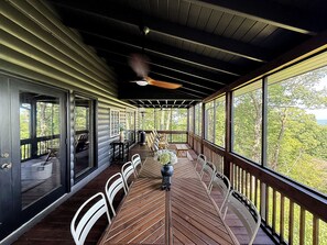 تناول الطعام بالخارج