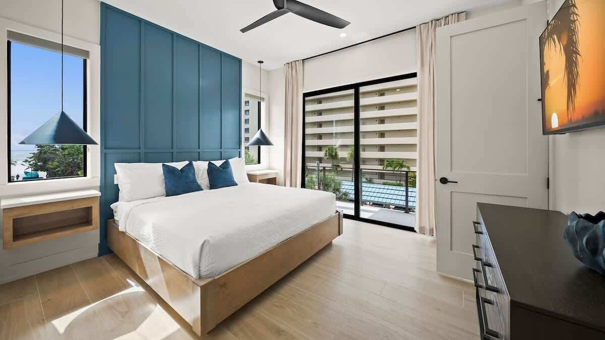 8 bedrooms, desk, iron/ironing board, free WiFi