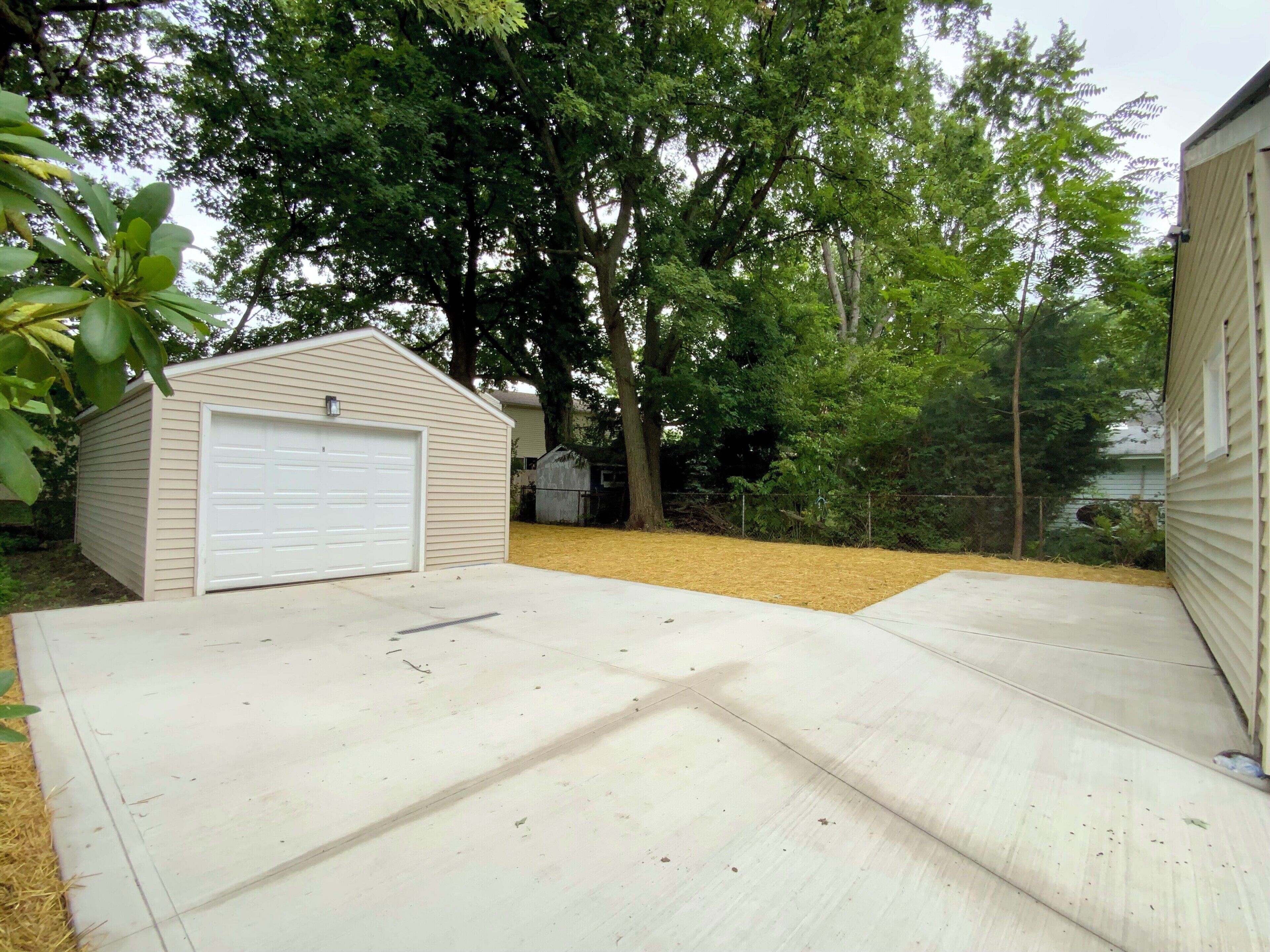 المنطقة المحيطة بالمنشأة