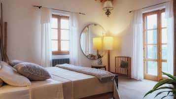 Deluxe Double Room, 1 King Bed, Hill View | Iron/ironing board, free WiFi