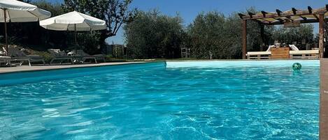 Piscine extérieure (ouverte en saison)