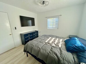 3 soverom, strykejern/-brett, internettilgang og sengetøy