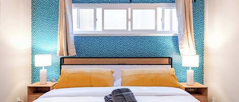 2 bedrooms, desk, WiFi, bed sheets