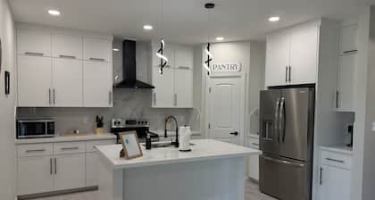 Peaceful Family & Pet-Friendly Getaway, Great for Fishing Trips & Group Fun