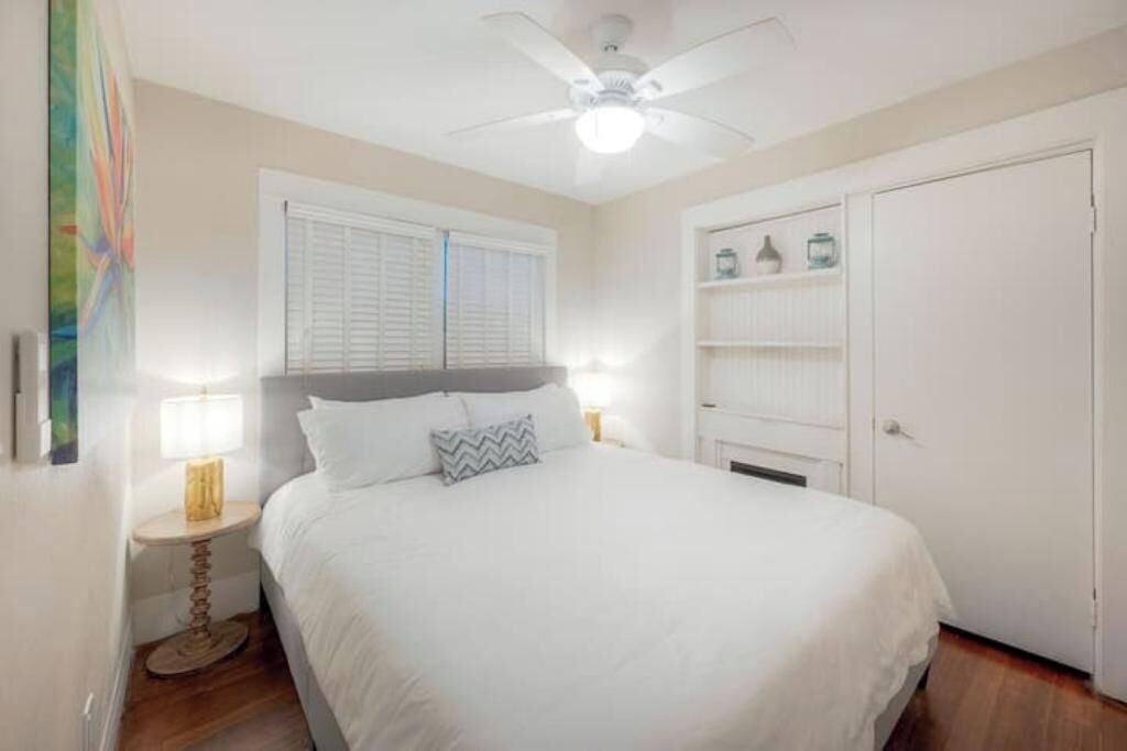 2 bedrooms, internet, bed sheets