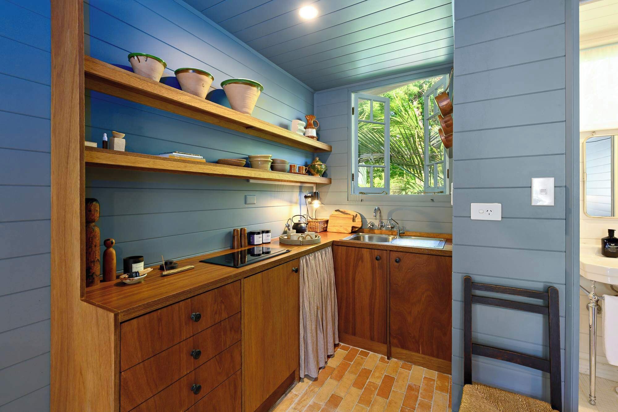 موقد طهي مسطح، ماكينة لصنع القهوة/الشاي، محمصة خبز