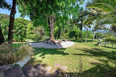 Country Escape for Two l Firepit & Valley Views