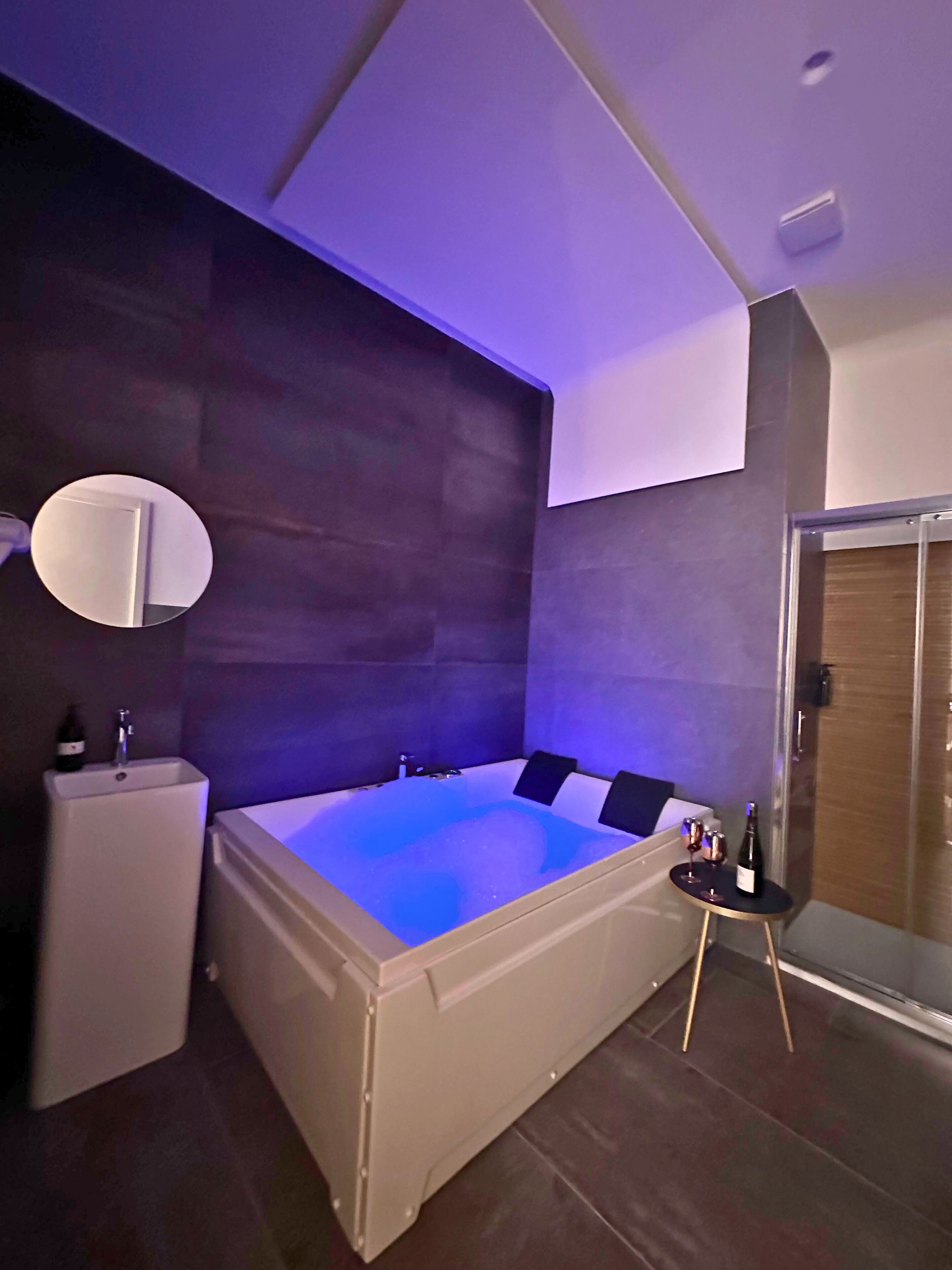 Luksus-dobbeltrom, byutsikt | Bad | Håndklær, såpe, sjampo og toalettpapir