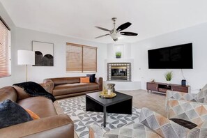 Smart TV, fireplace, video games, table tennis - 5BD Spacious Home w/ Pool & Endless Fun! (Las Vegas)