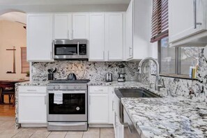 Fridge, microwave, oven, stovetop - 5BD Spacious Home w/ Pool & Endless Fun! (Las Vegas)