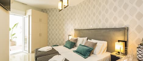 4 slaapkamers, een strijkplank/strijkijzer, reisbedje, gratis wifi