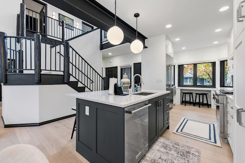 Summit on Dakota | Luxe Arrowhead Retreat