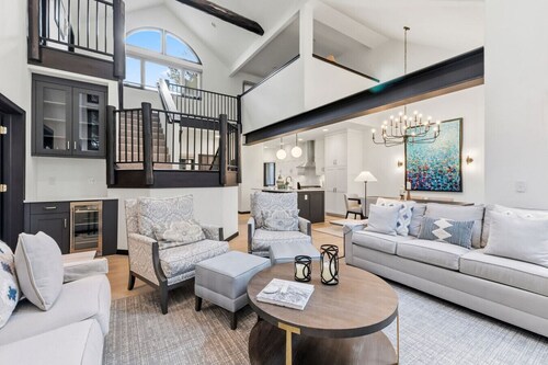 Summit on Dakota | Luxe Arrowhead Retreat