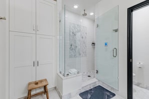 Hair dryer, towels - Summit on Dakota | Luxe Arrowhead Retreat (Edwards)