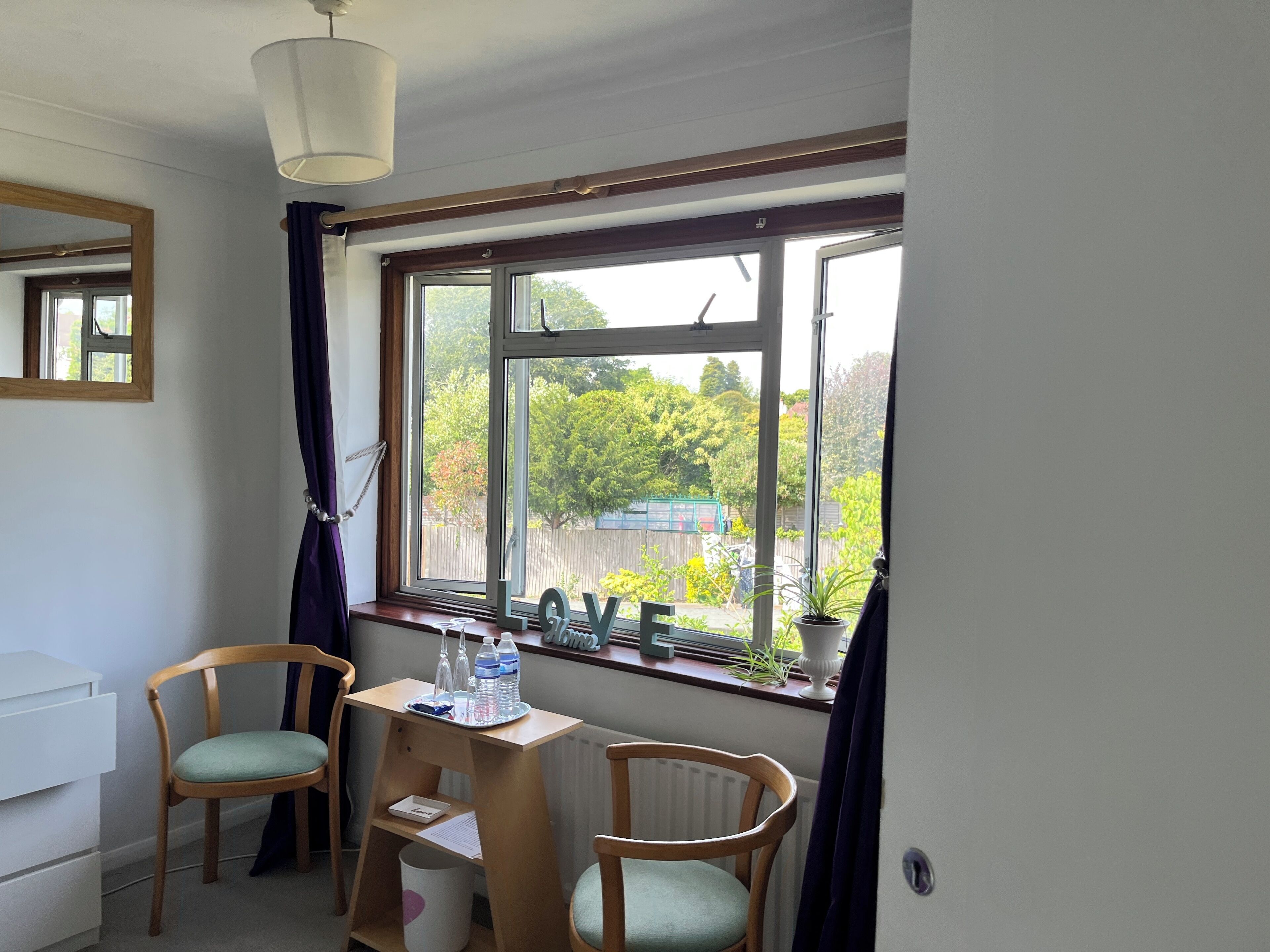 Standard Double Room, Garden View | In-room dining