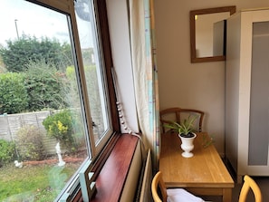 Standard Double Room, Garden View | Living area | 32-inch flat-screen TV with digital channels - Love and Peace Petts Wood (Orpington)
