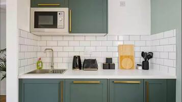 Fridge, microwave, oven, stovetop