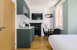 1 bedroom, iron/ironing board, WiFi - Modern King's Cross Studio 003 (London)