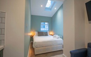 1 slaapkamer, een strijkplank/strijkijzer, wifi, beddengoed
