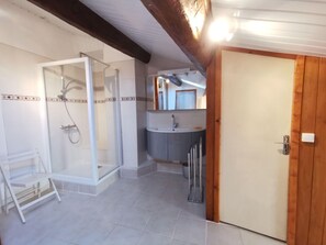 Shower - Domaine Honoré Audran- 34G3605 (BOSC(LE))