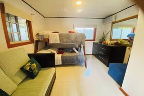 2 chambres, fer et planche à repasser, accès à Internet, literie fournie