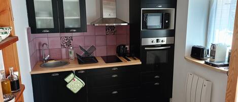 Fridge, microwave, oven